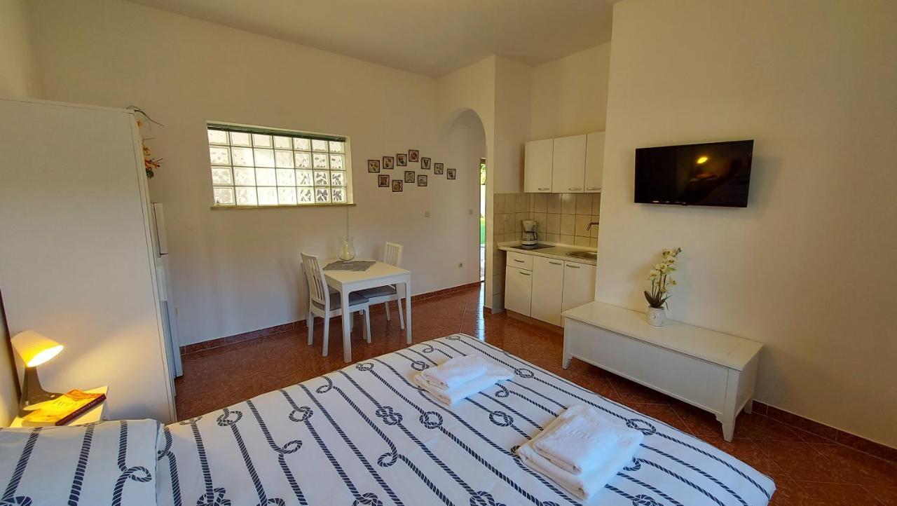Apartamento Soline Ada Pjescana Uvala Exterior foto